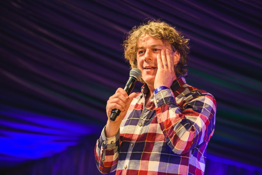 Alan Davies