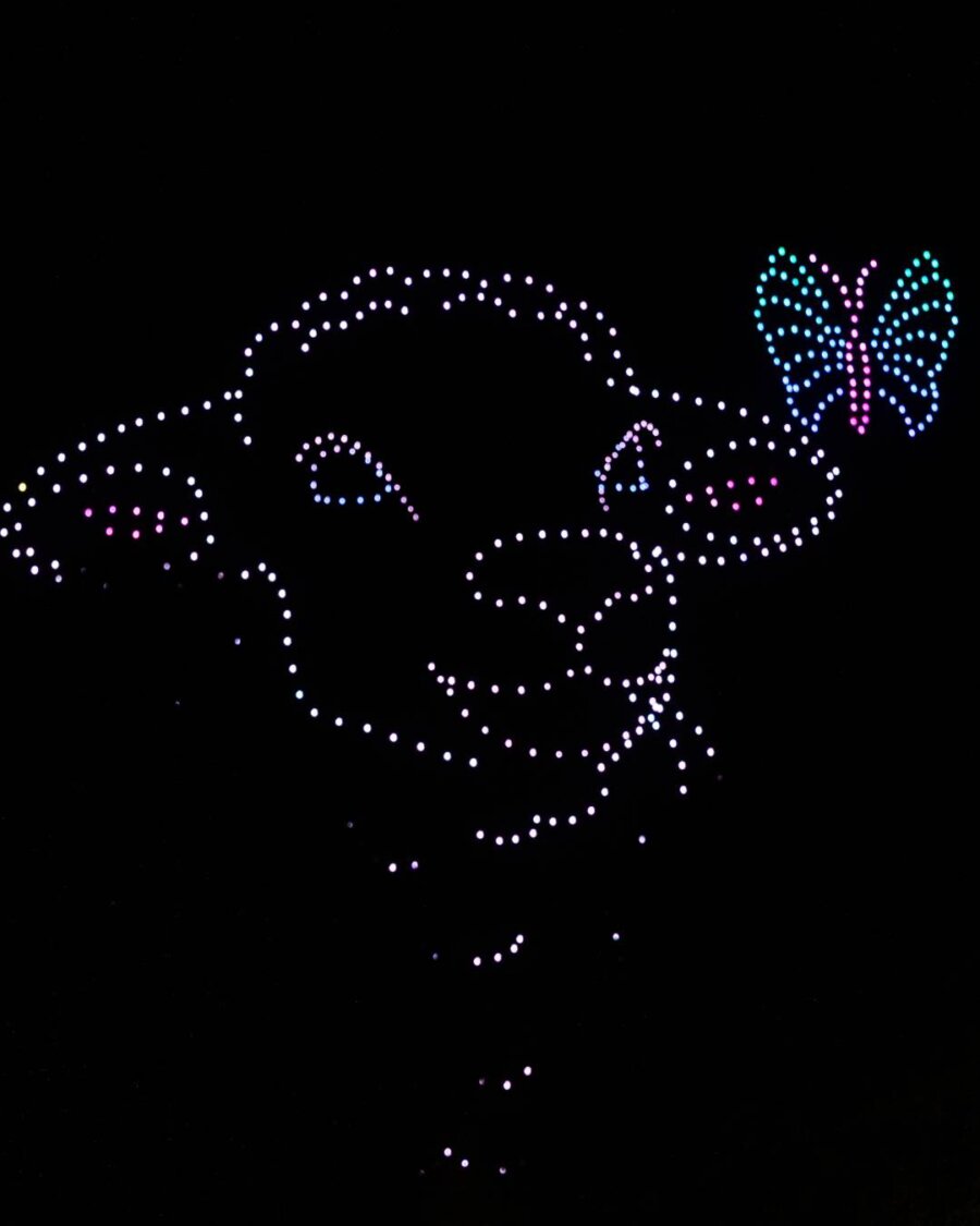 A pink sheep in the sky during Vodafone's drone show